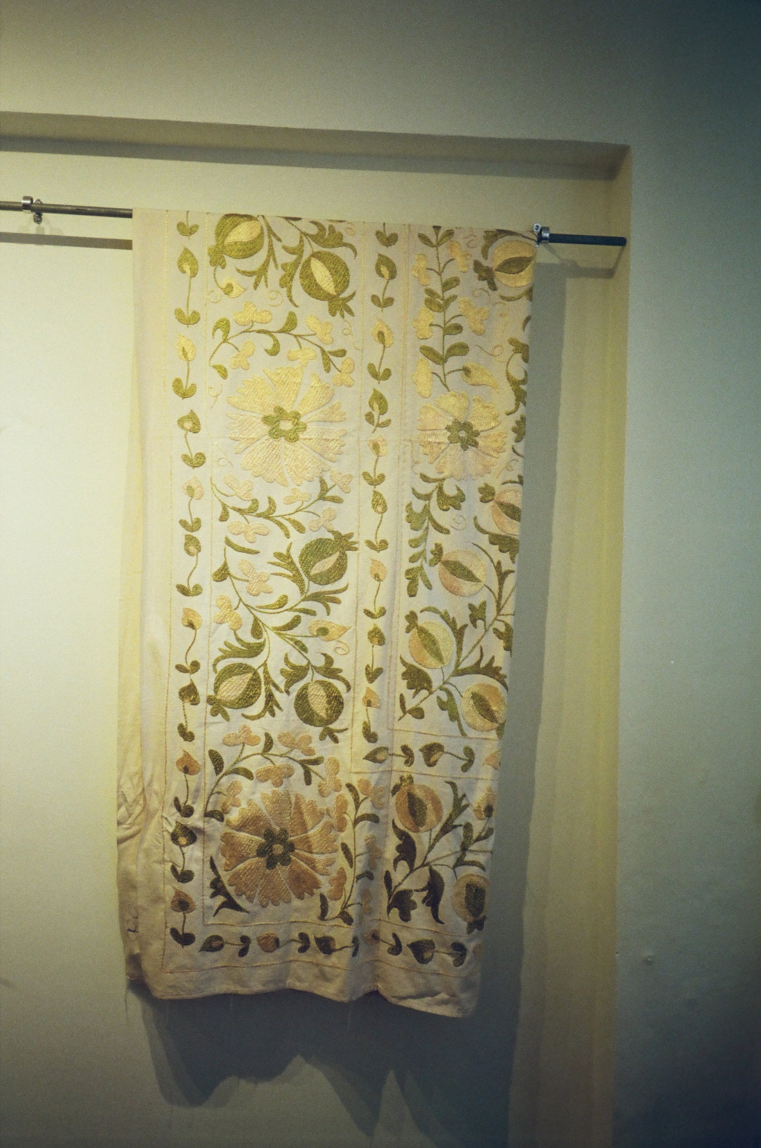 Suzani throw l Uzbekistan