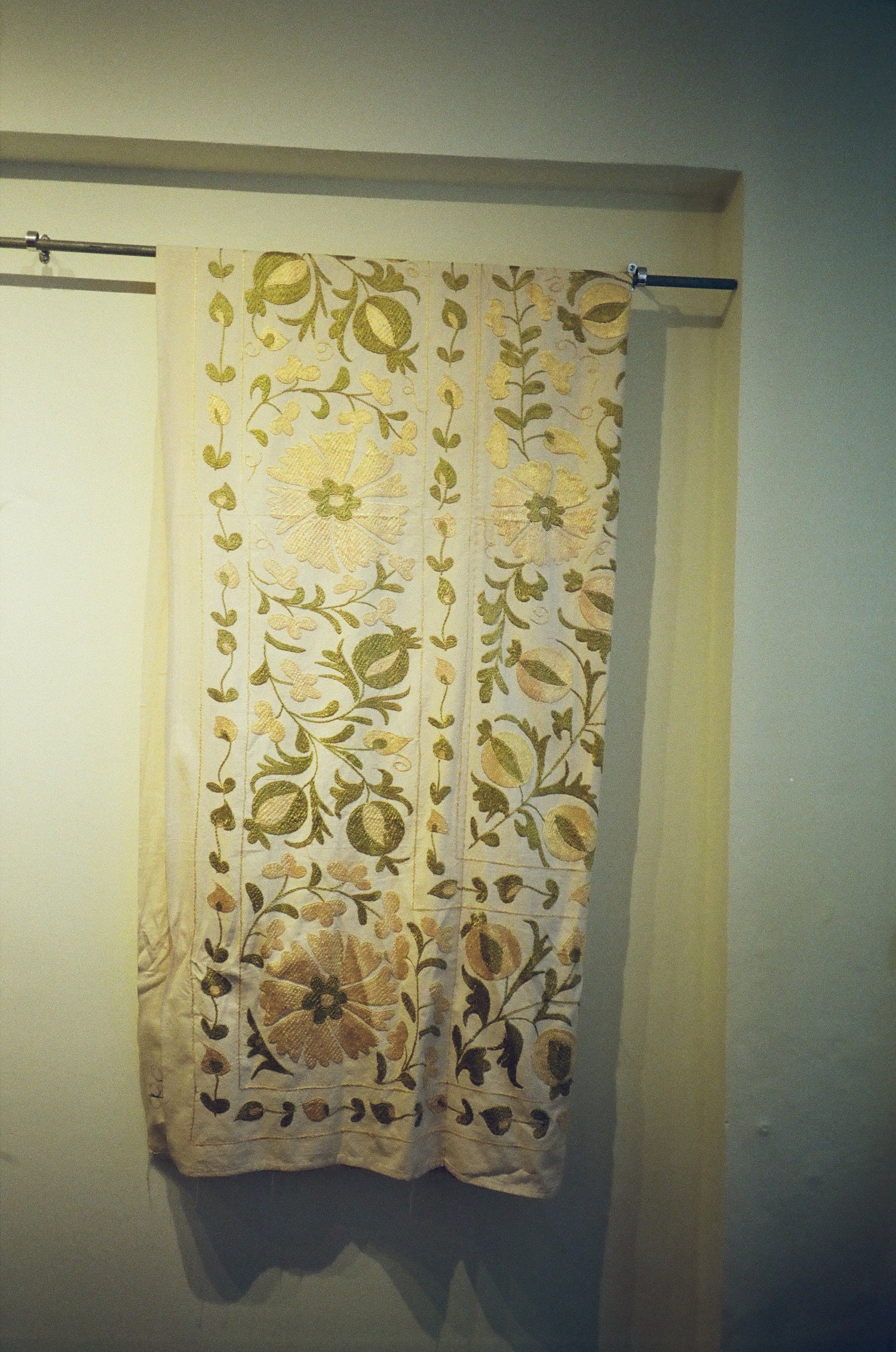 Suzani throw l Uzbekistan